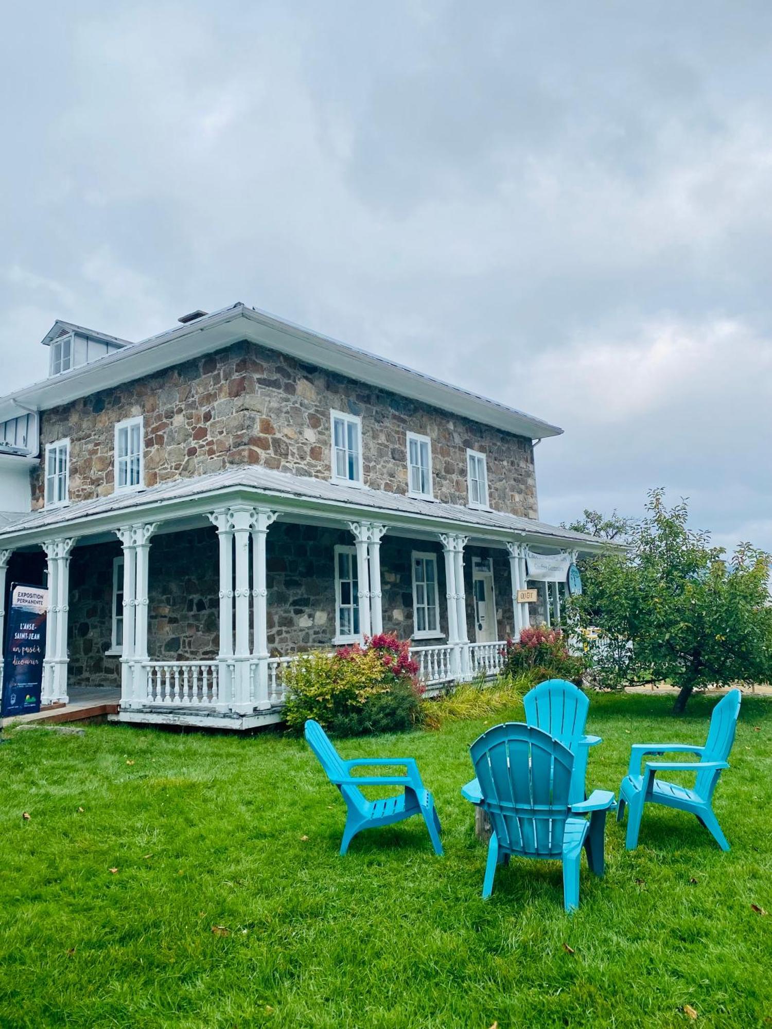 Belle Maison Avec Vue Sur La Riviere LʼAnse-Saint-Jean Exterior foto
