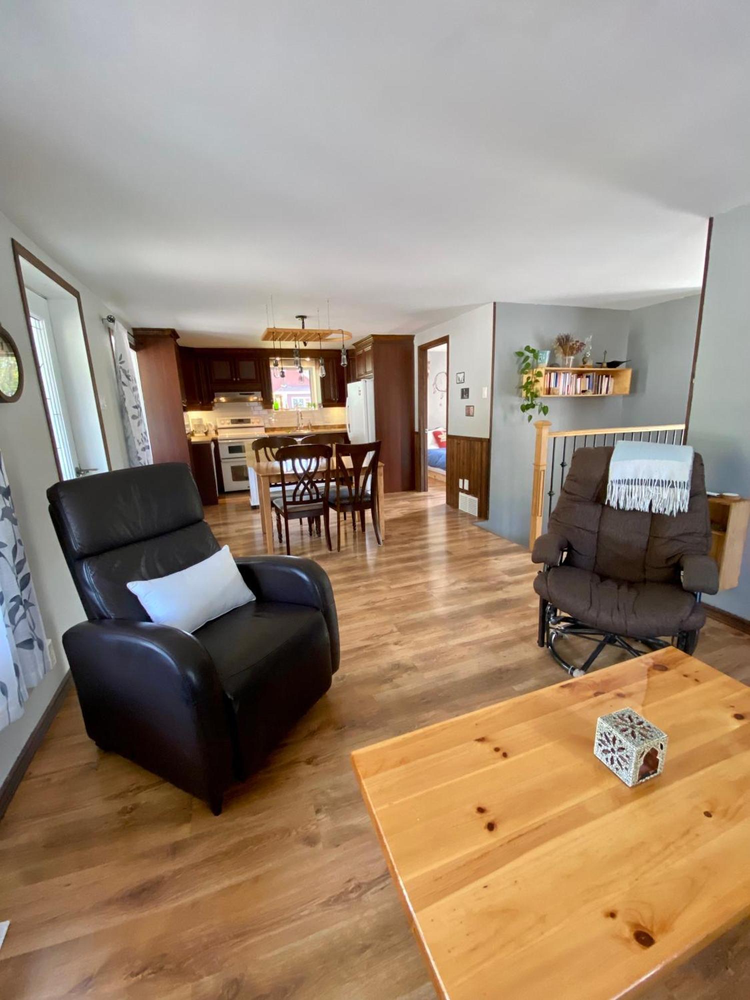 Belle Maison Avec Vue Sur La Riviere LʼAnse-Saint-Jean Exterior foto